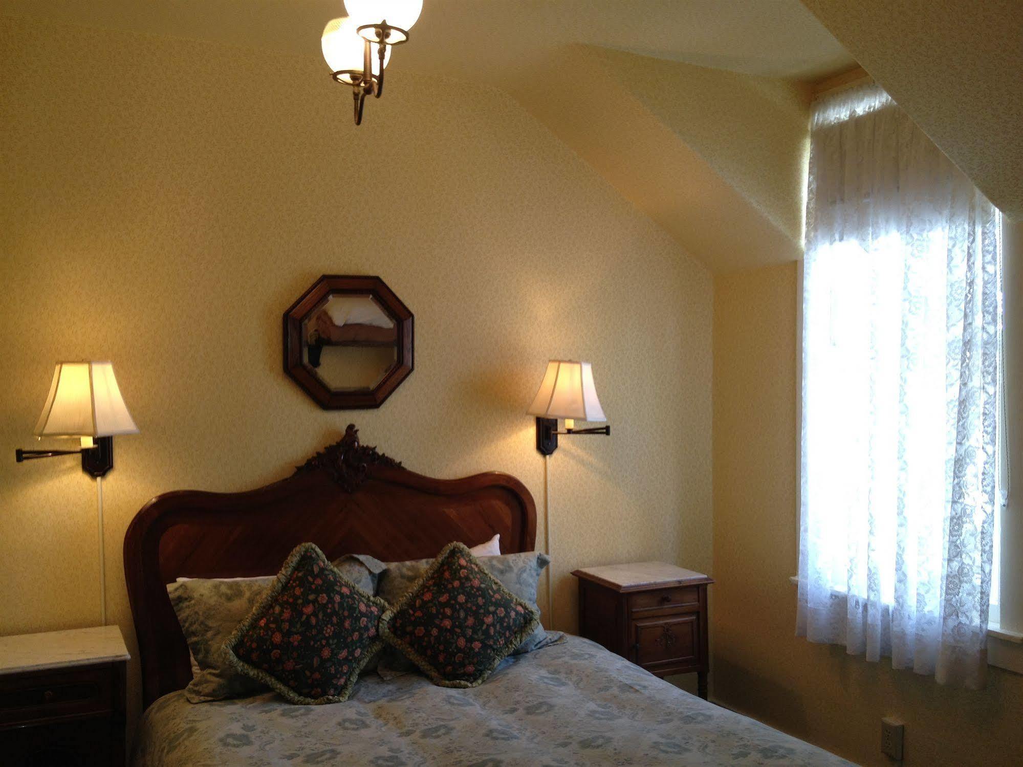 Gosby House Inn, A Four Sisters Inn Пасифик Гров Экстерьер фото