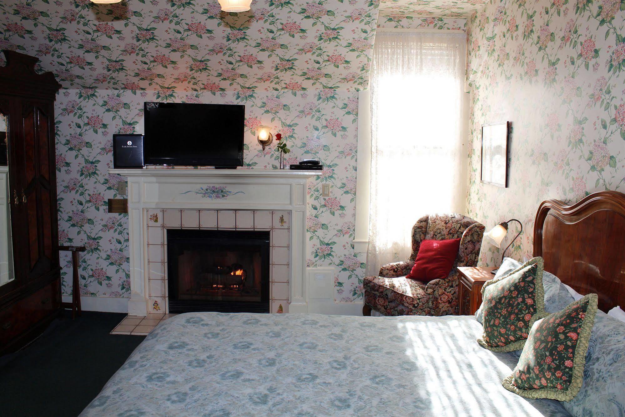 Gosby House Inn, A Four Sisters Inn Пасифик Гров Экстерьер фото