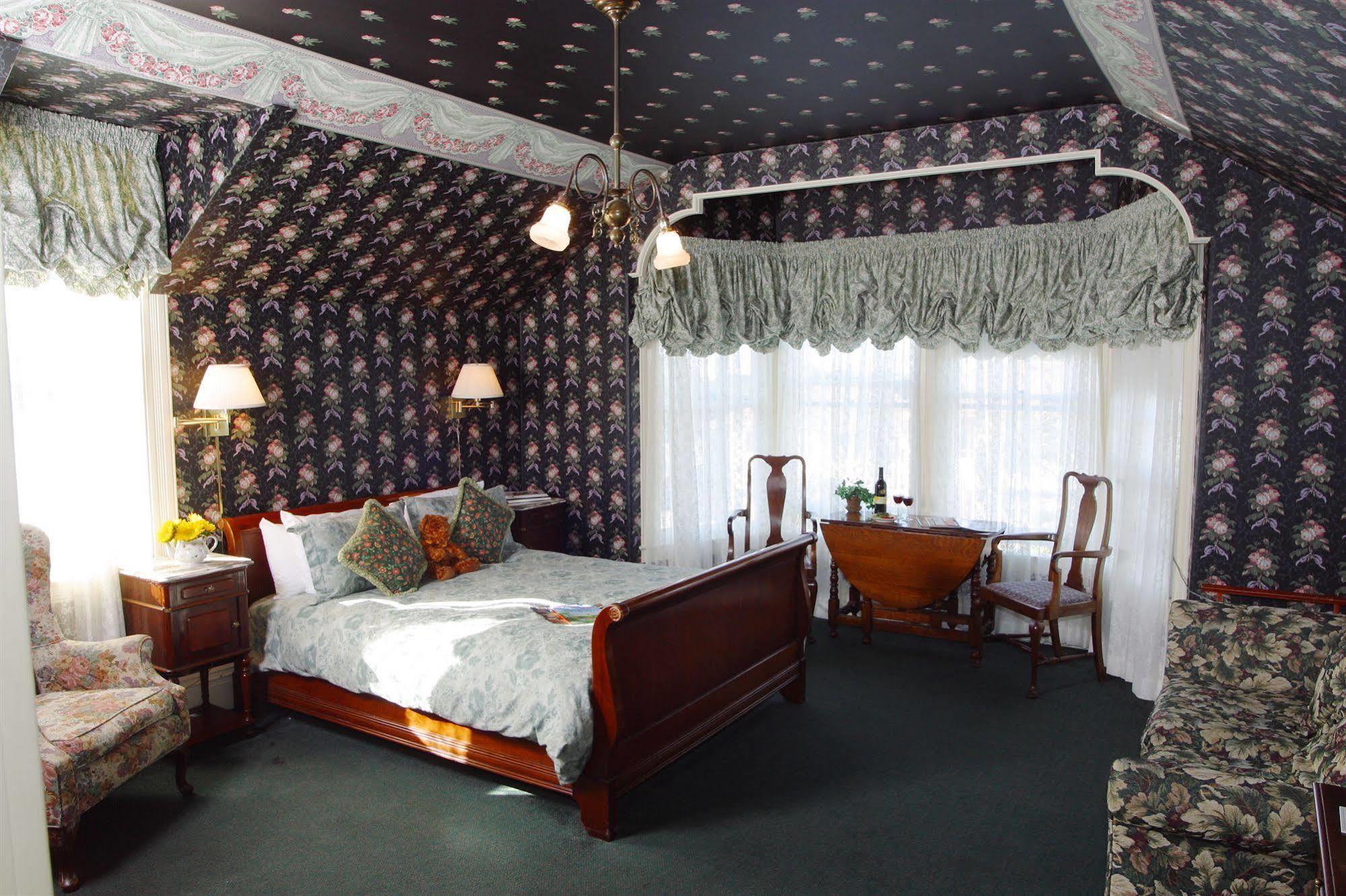 Gosby House Inn, A Four Sisters Inn Пасифик Гров Экстерьер фото