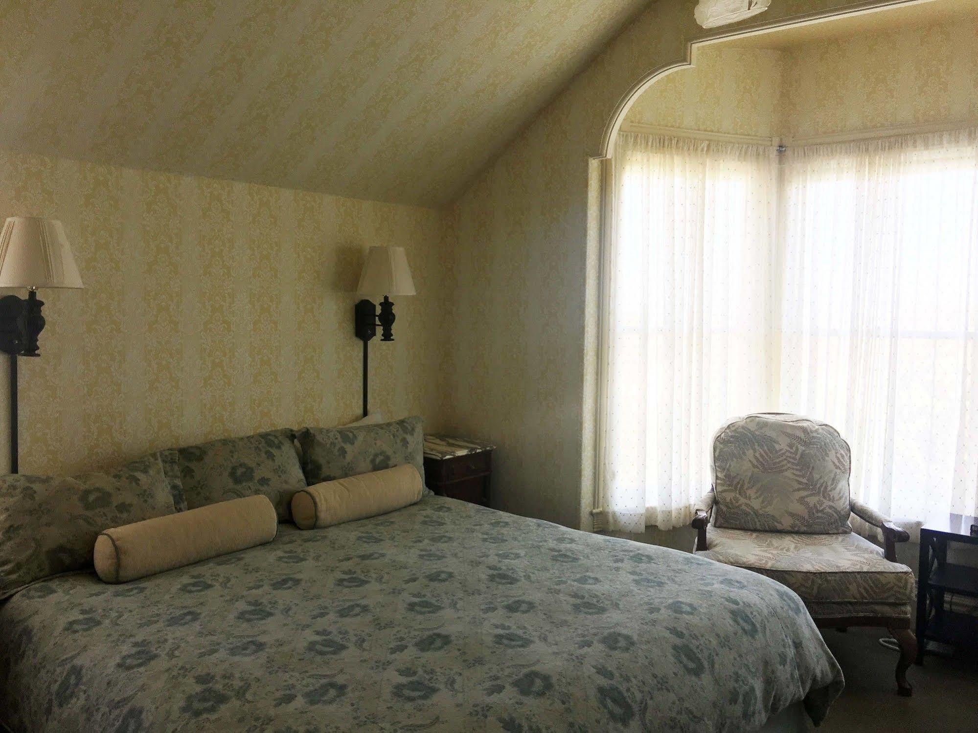 Gosby House Inn, A Four Sisters Inn Пасифик Гров Экстерьер фото