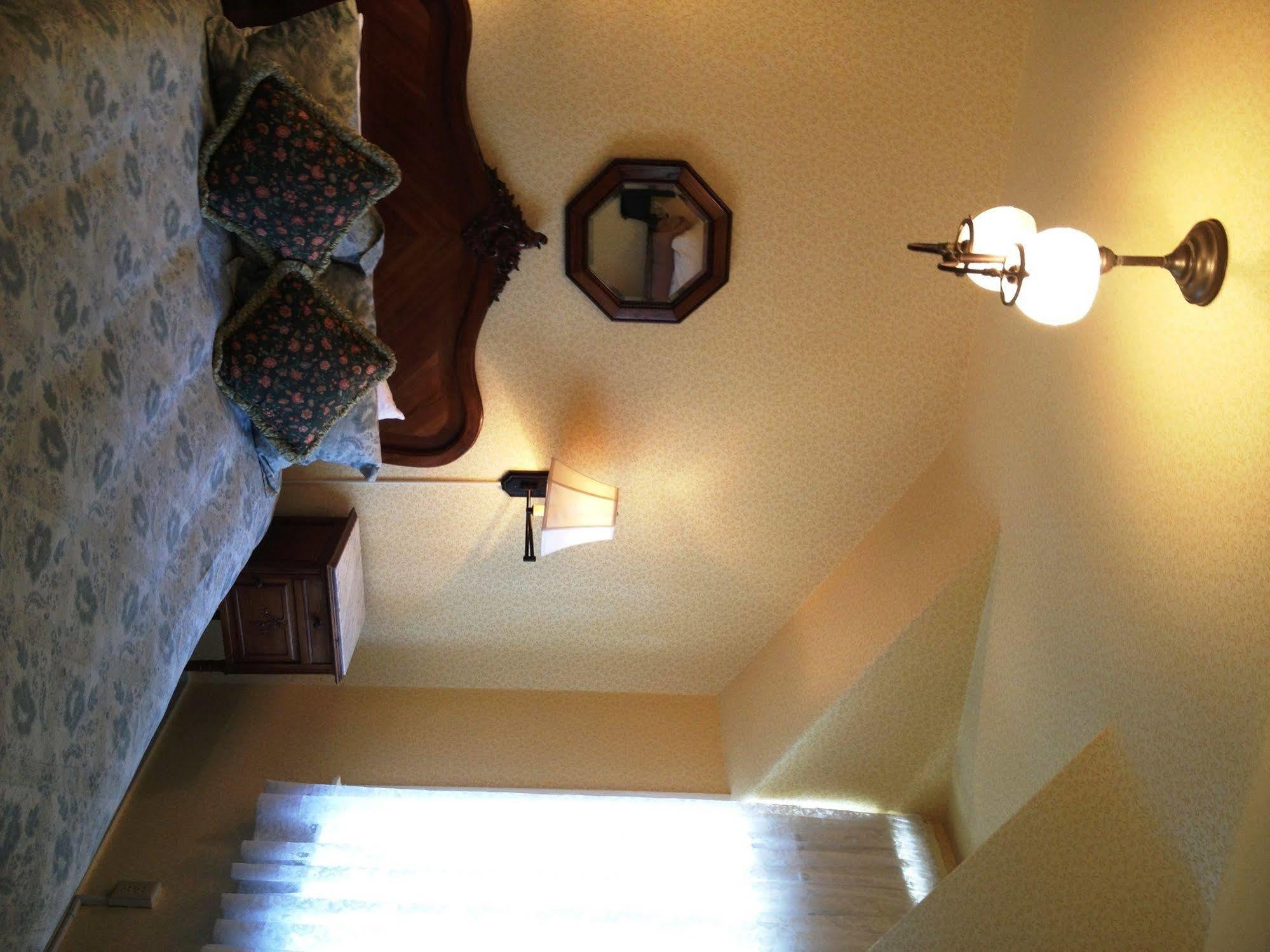 Gosby House Inn, A Four Sisters Inn Пасифик Гров Экстерьер фото